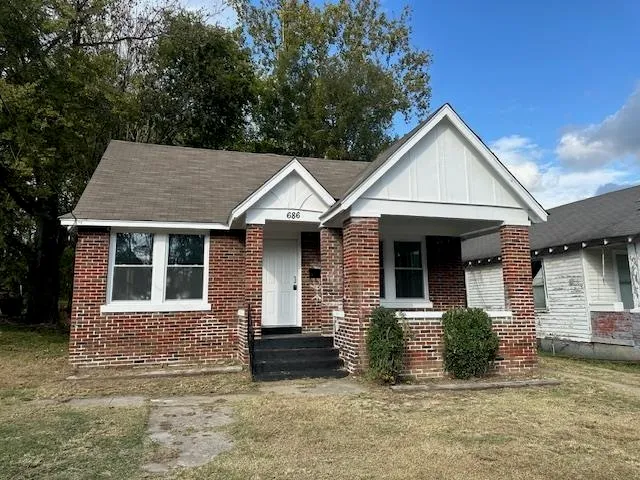 $1,000 | 686 East Alston Avenue, Memphis, TN 38126