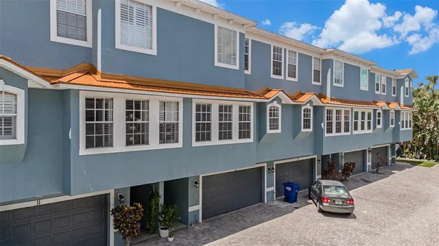 $670,000 | 3111 West De Leon Street, Unit 10, Tampa, FL 33609