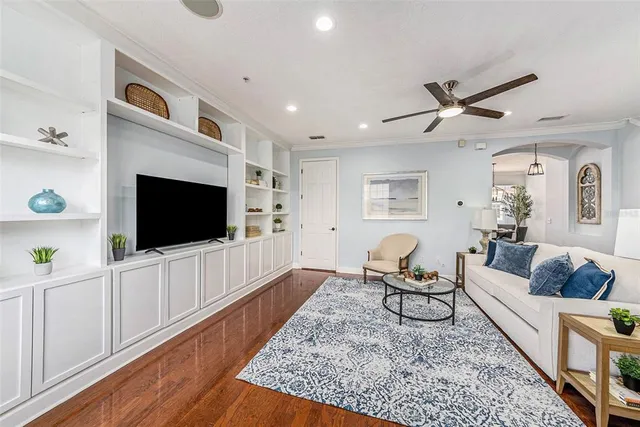 $670,000 | 3111 West De Leon Street, Unit 10, Tampa, FL 33609