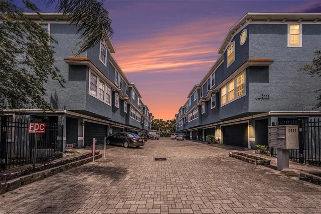 $670,000 | 3111 West De Leon Street, Unit 10, Tampa, FL 33609