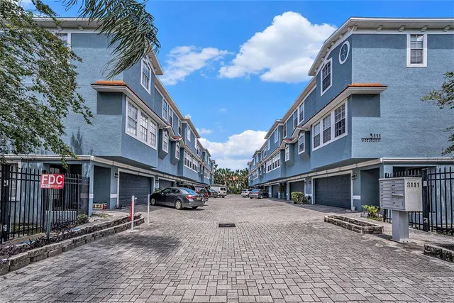 $670,000 | 3111 West De Leon Street, Unit 10, Tampa, FL 33609