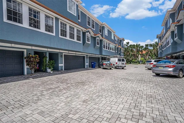 $670,000 | 3111 West De Leon Street, Unit 10, Tampa, FL 33609