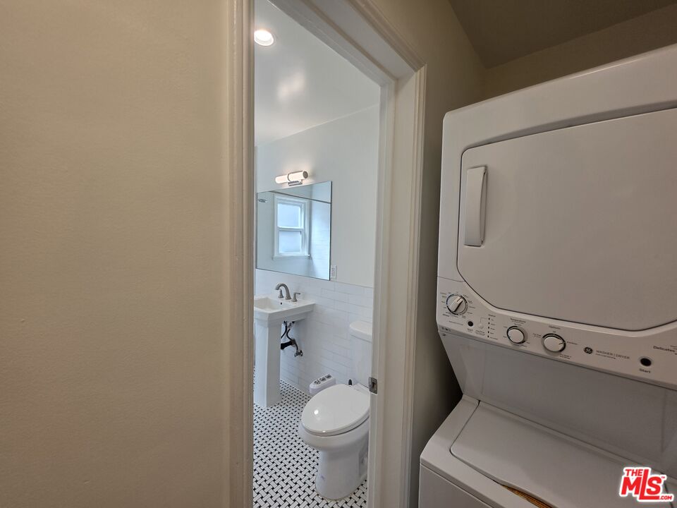 102 Gaviota Avenue, Unit 104 Long Beach, CA 90802 - Photo 17 of 42 a bathroom with a toilet and a sink