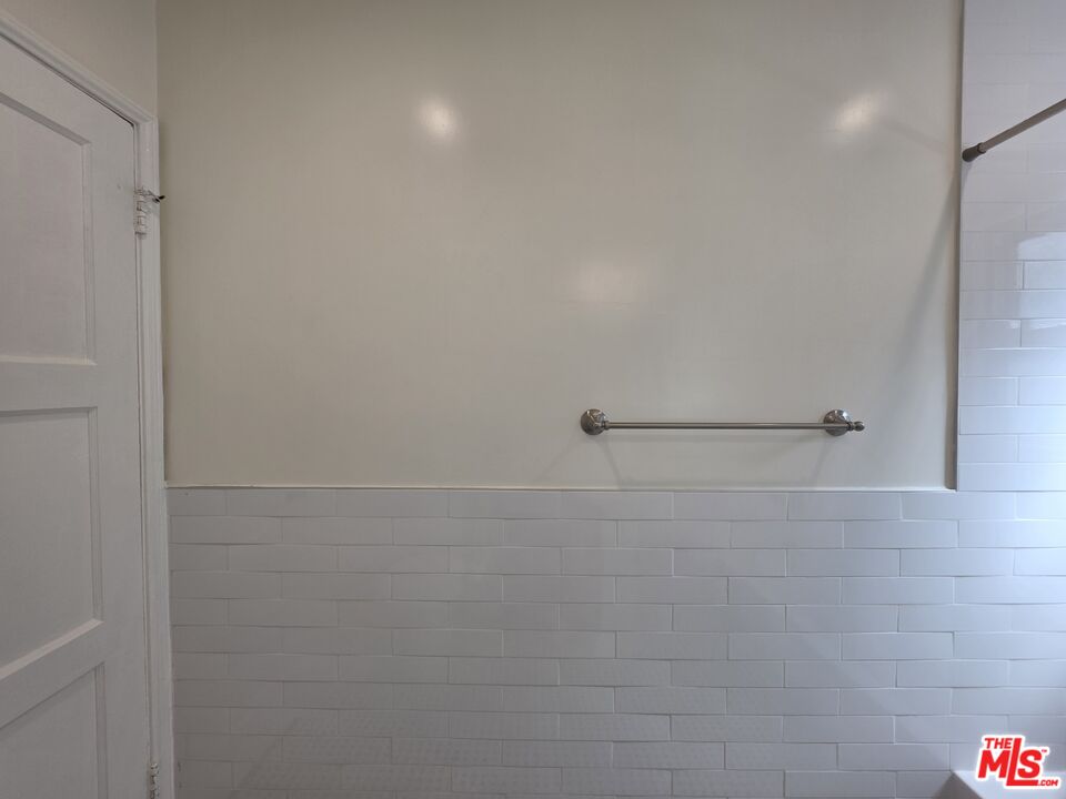 102 Gaviota Avenue, Unit 104 Long Beach, CA 90802 - Photo 25 of 42 a bathroom with a shower