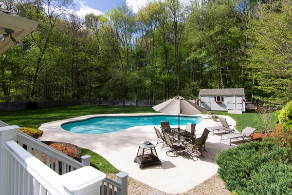 16 Bubbling Brook Road Walpole, MA 02081 - Photo 4 of 30