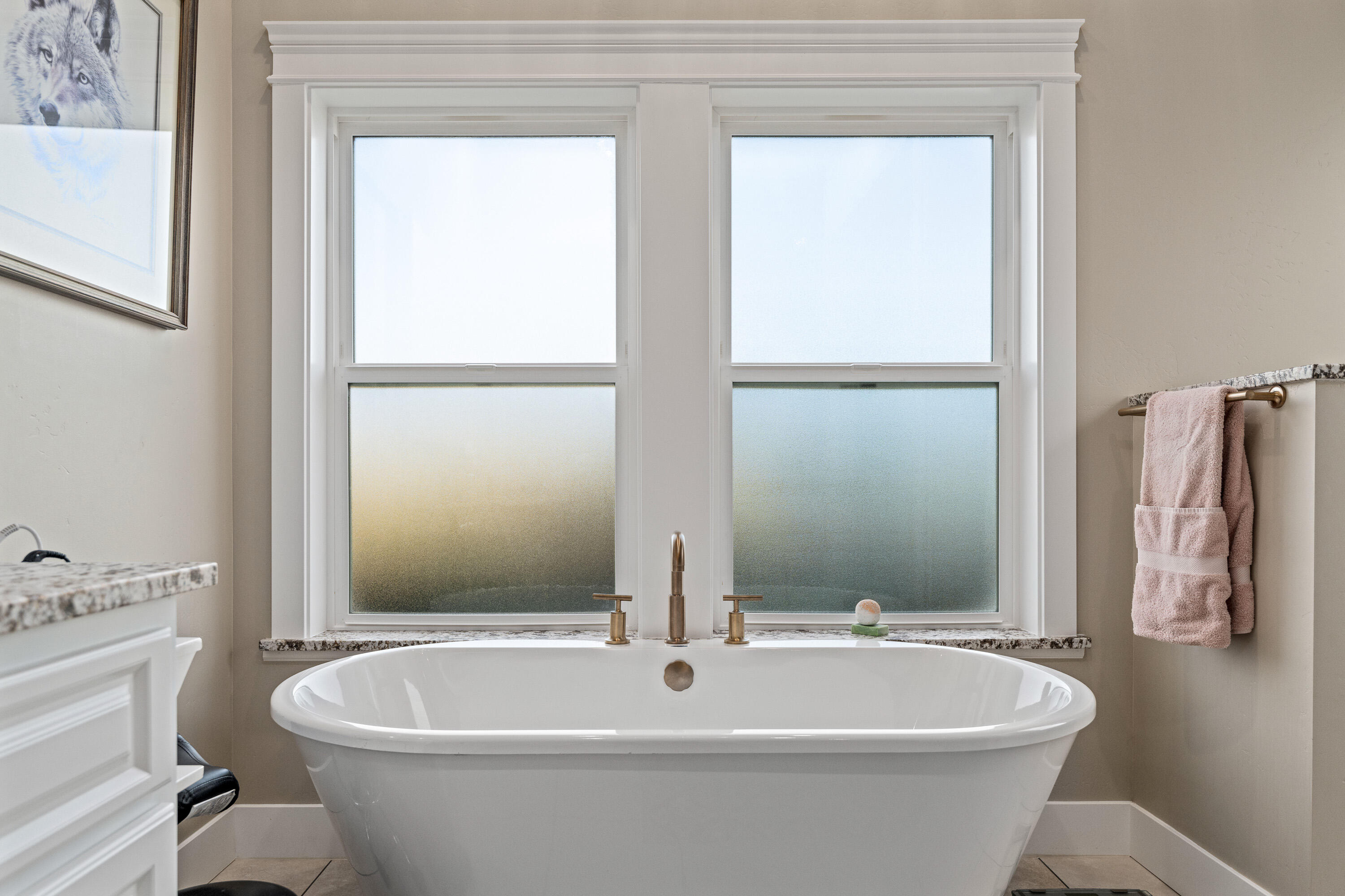 995 Suncrest Road Talent, OR 97540 - Photo 6 of 96 a white bath tub sitting next to a white sink