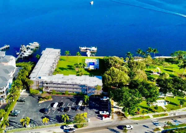 $3,000 | 311 East Ocean Avenue, Unit 201, Lantana, FL 33462