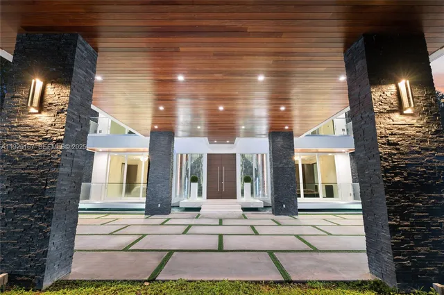 $8,999,900 | 6300 Moss Ranch Road, Pinecrest, FL 33156