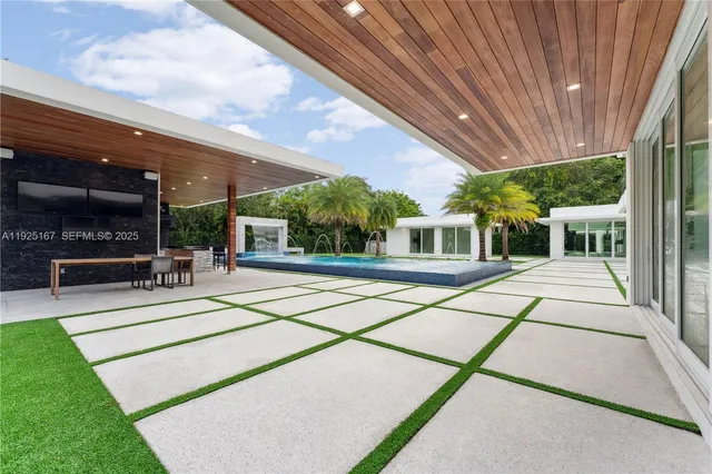 $8,999,900 | 6300 Moss Ranch Road, Pinecrest, FL 33156