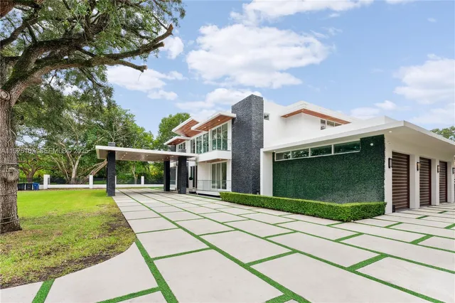 $8,999,900 | 6300 Moss Ranch Road, Pinecrest, FL 33156