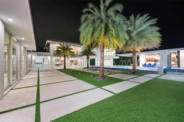 $8,999,900 | 6300 Moss Ranch Road, Pinecrest, FL 33156