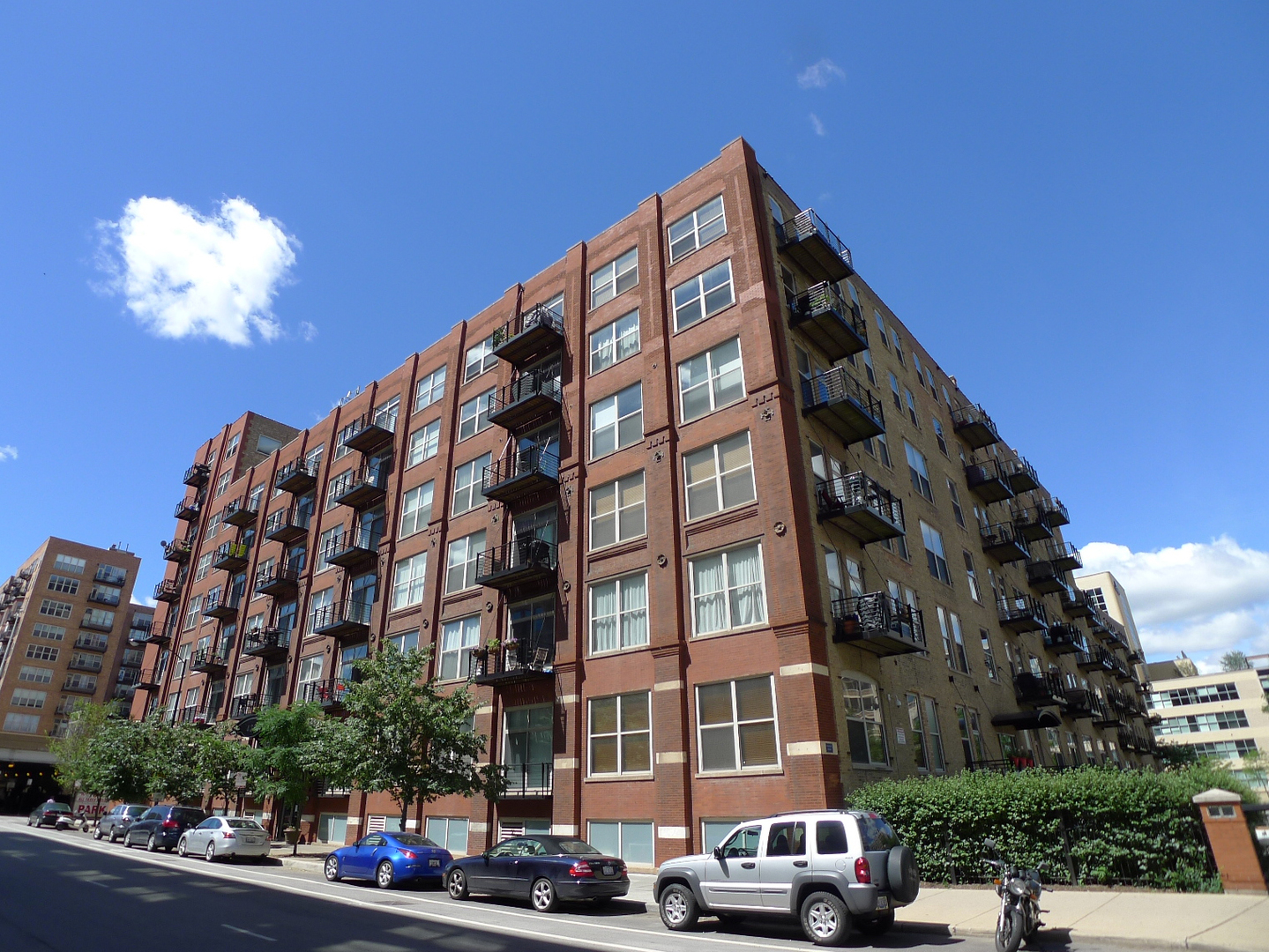 420 South Clinton Street, Unit 401A Chicago, IL 60607 - Photo 1 of 22 a front view of a building