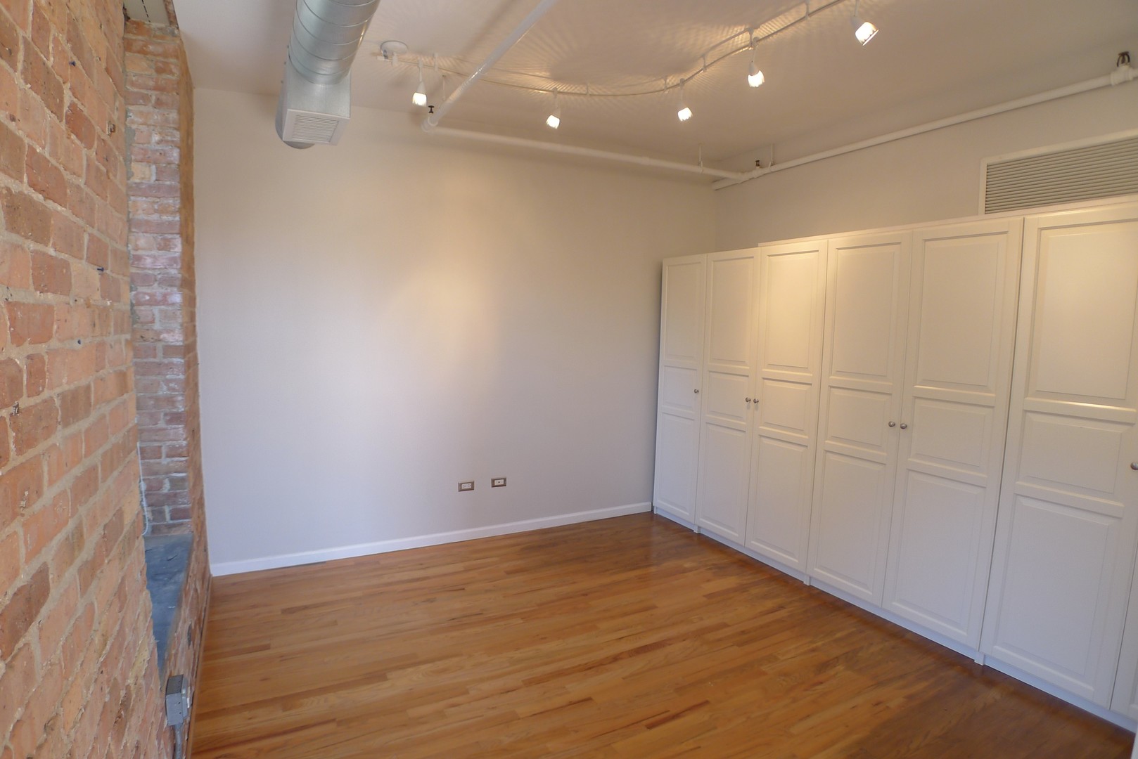 420 South Clinton Street, Unit 401A Chicago, IL 60607 - Photo 8 of 22 a view of a room with wooden floor