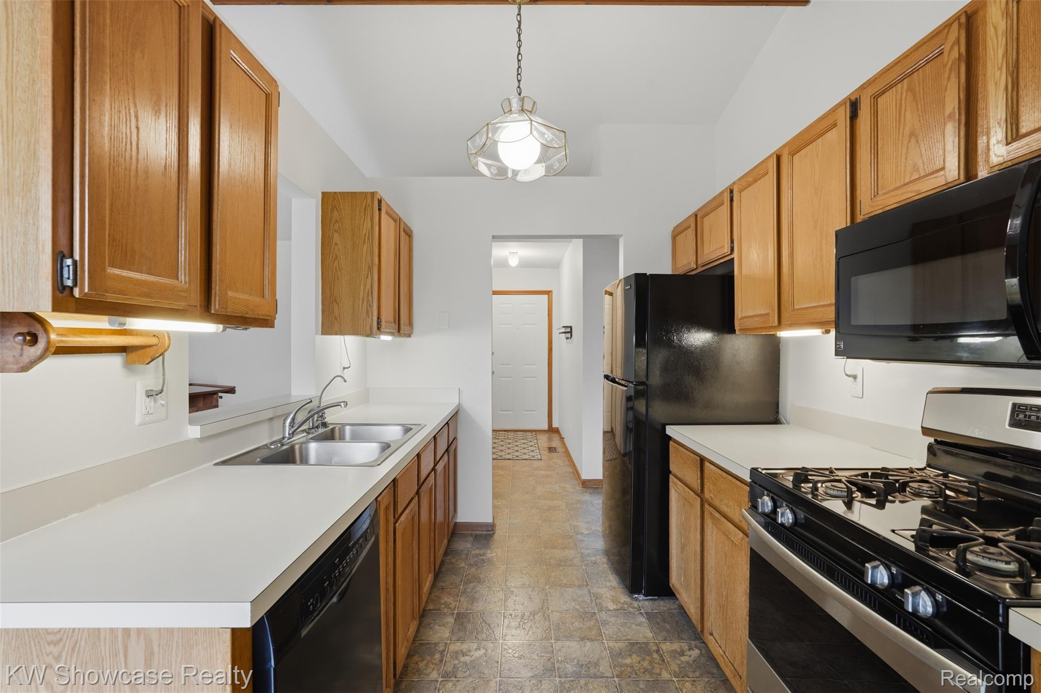 3330 Benstein Road Commerce Township, MI 48382 - Photo 6 of 40 Kitchen