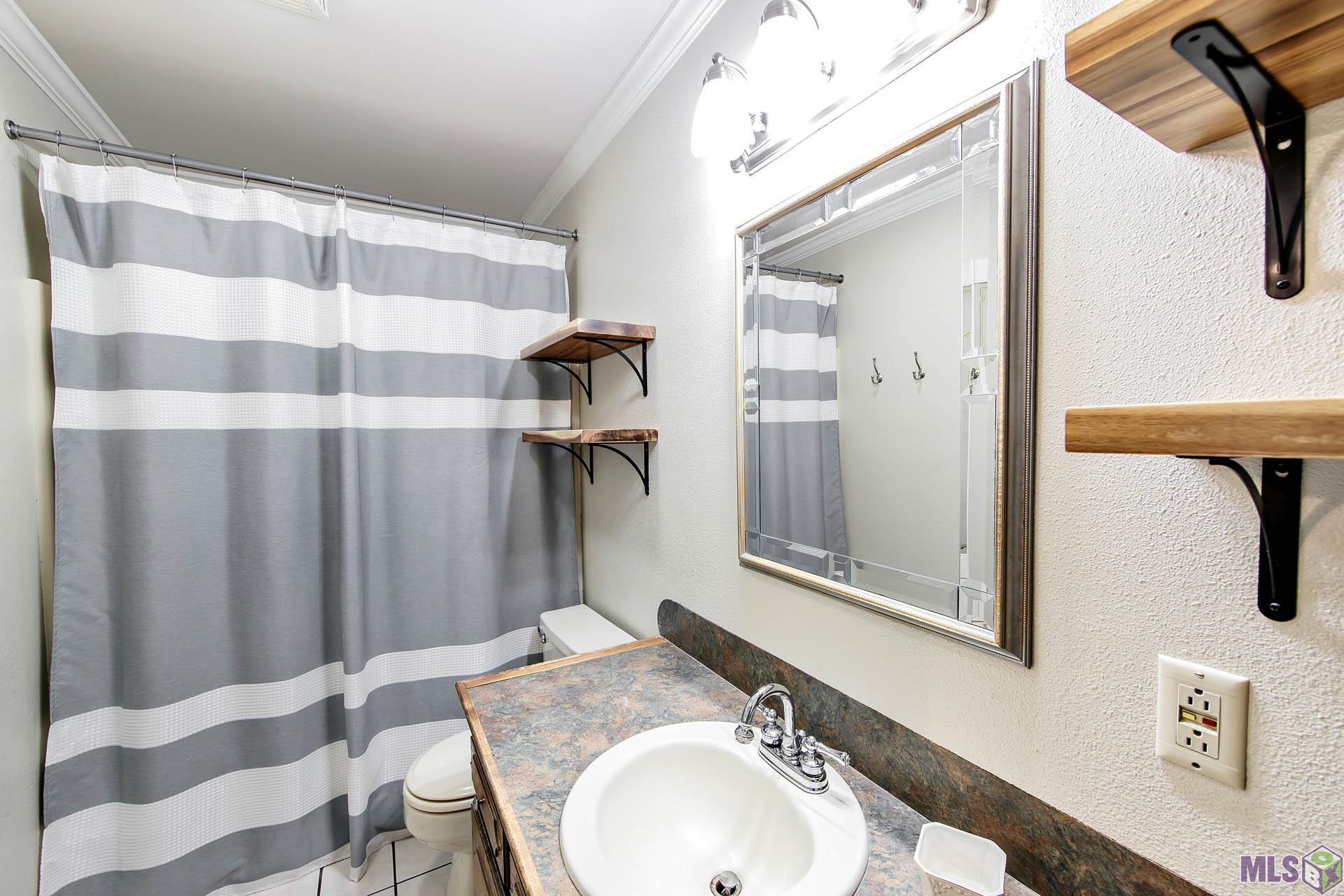 1 Mimi Circle Thibodaux, LA 70301 - Photo 14 of 22 Bathroom