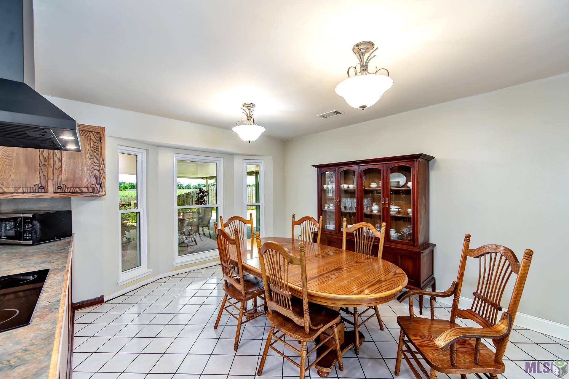 1 Mimi Circle Thibodaux, LA 70301 - Photo 7 of 22 Breakfast area