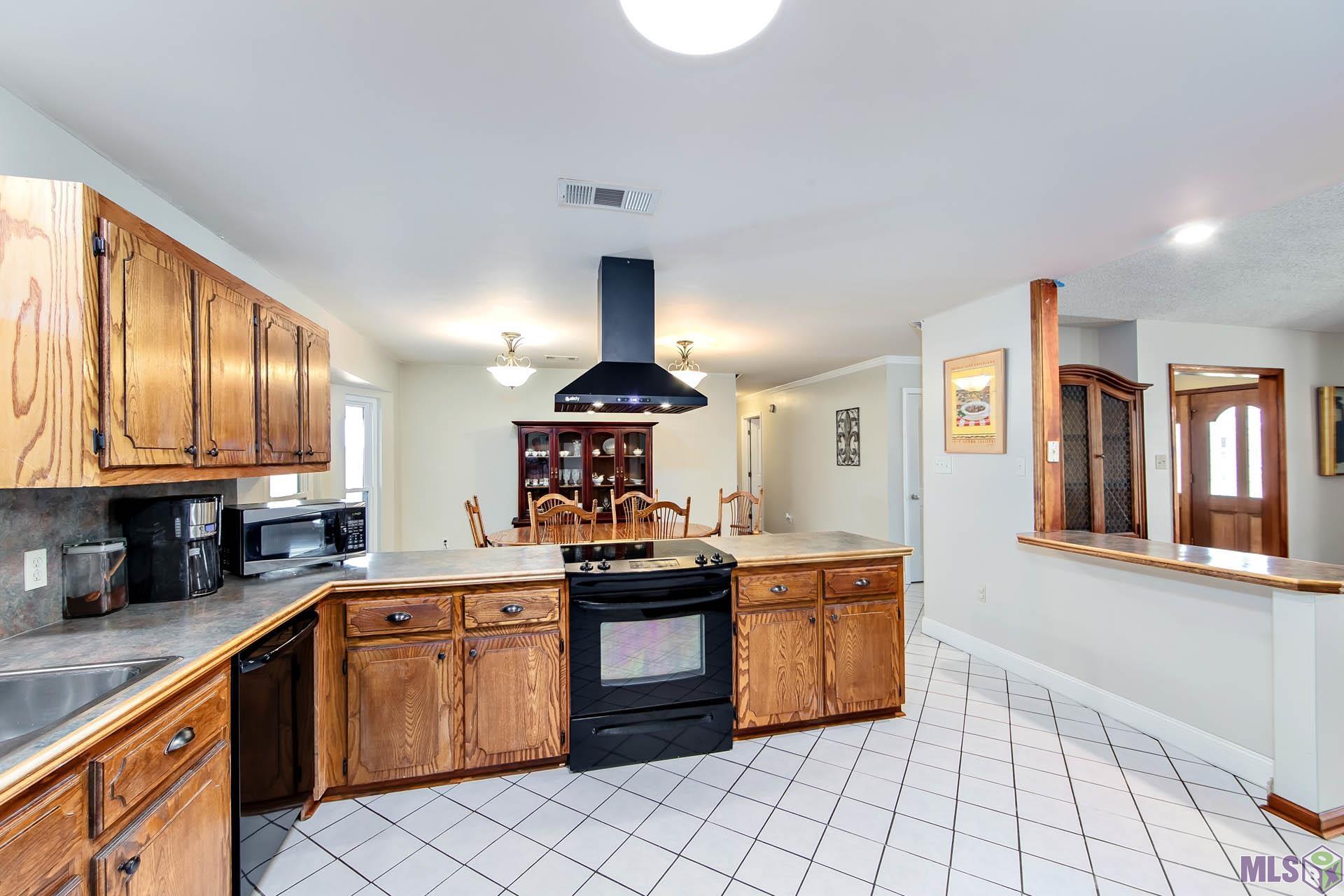 1 Mimi Circle Thibodaux, LA 70301 - Photo 8 of 22 Kitchen