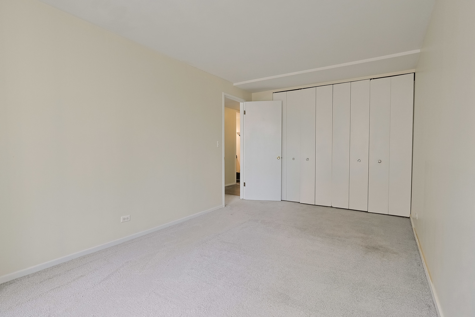 233 East Erie Street, Unit 1702 Chicago, IL 60611 - Photo 9 of 19