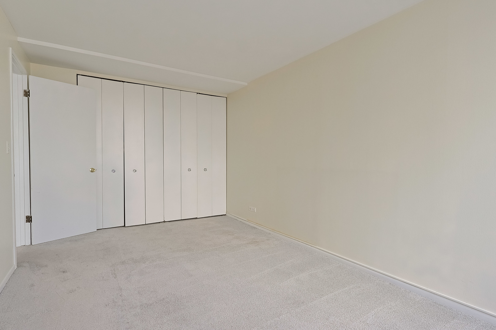 233 East Erie Street, Unit 1702 Chicago, IL 60611 - Photo 10 of 19