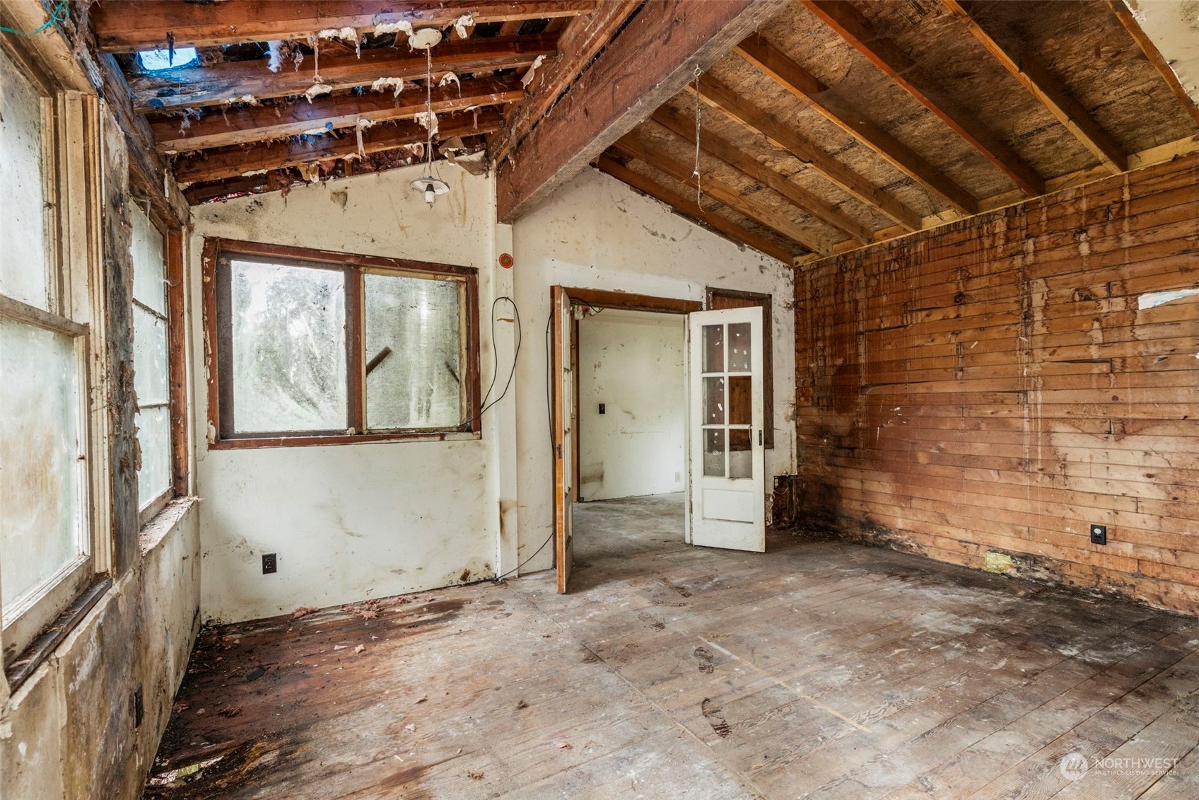 491 No Name Road Port Ludlow, WA 98365 - Photo 10 of 15 a view of a car garage