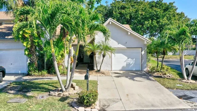 $589,900 | 6660 Canary Palm Circle, Boca Raton, FL 33433