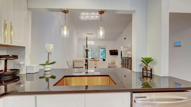 $589,900 | 6660 Canary Palm Circle, Boca Raton, FL 33433