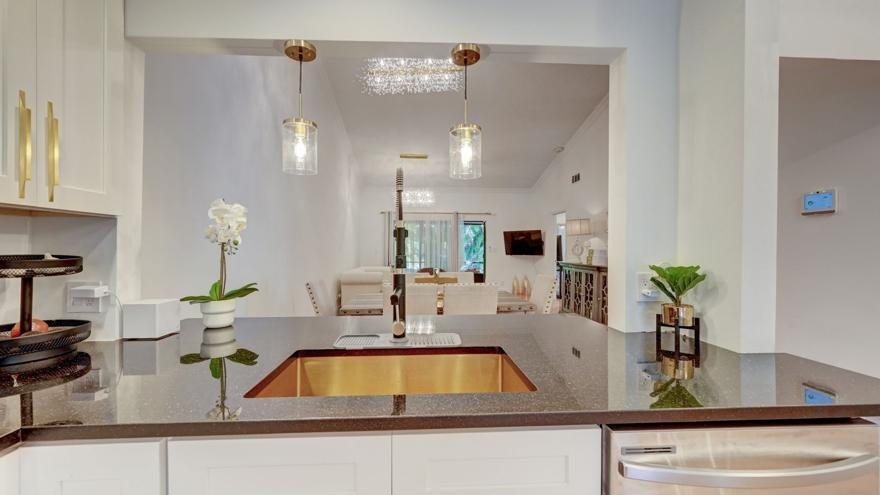 6660 Canary Palm Circle Boca Raton, FL 33433 - Photo 13 of 54 18351453_1_880_495