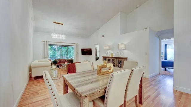 $589,900 | 6660 Canary Palm Circle, Boca Raton, FL 33433