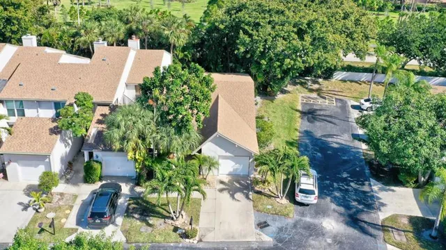 $589,900 | 6660 Canary Palm Circle, Boca Raton, FL 33433
