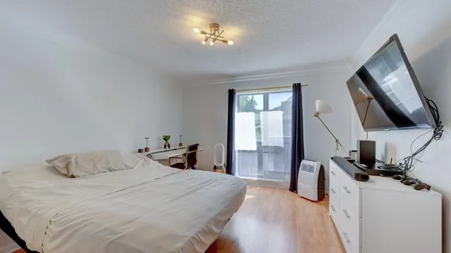 $589,900 | 6660 Canary Palm Circle, Boca Raton, FL 33433