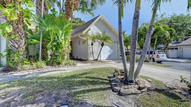 $589,900 | 6660 Canary Palm Circle, Boca Raton, FL 33433