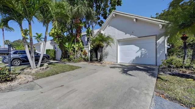 $589,900 | 6660 Canary Palm Circle, Boca Raton, FL 33433
