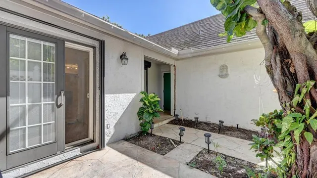 $589,900 | 6660 Canary Palm Circle, Boca Raton, FL 33433