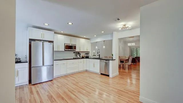 $589,900 | 6660 Canary Palm Circle, Boca Raton, FL 33433