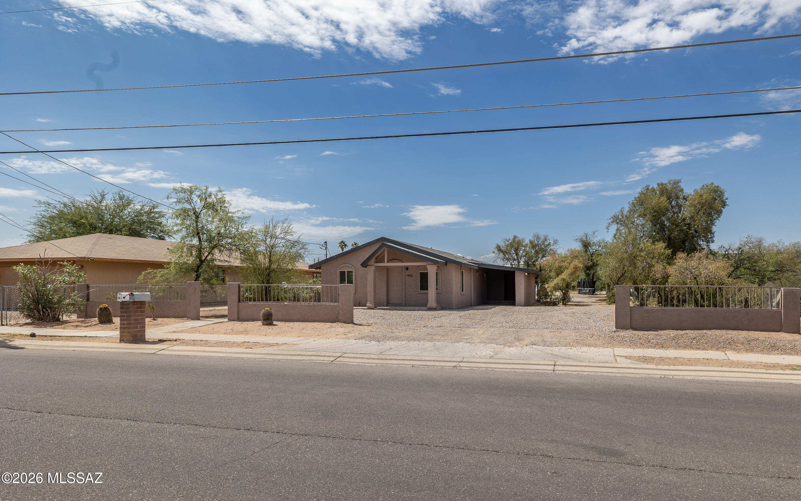623 West Thurber Road Tucson, AZ 85705 - Photo 1 of 27