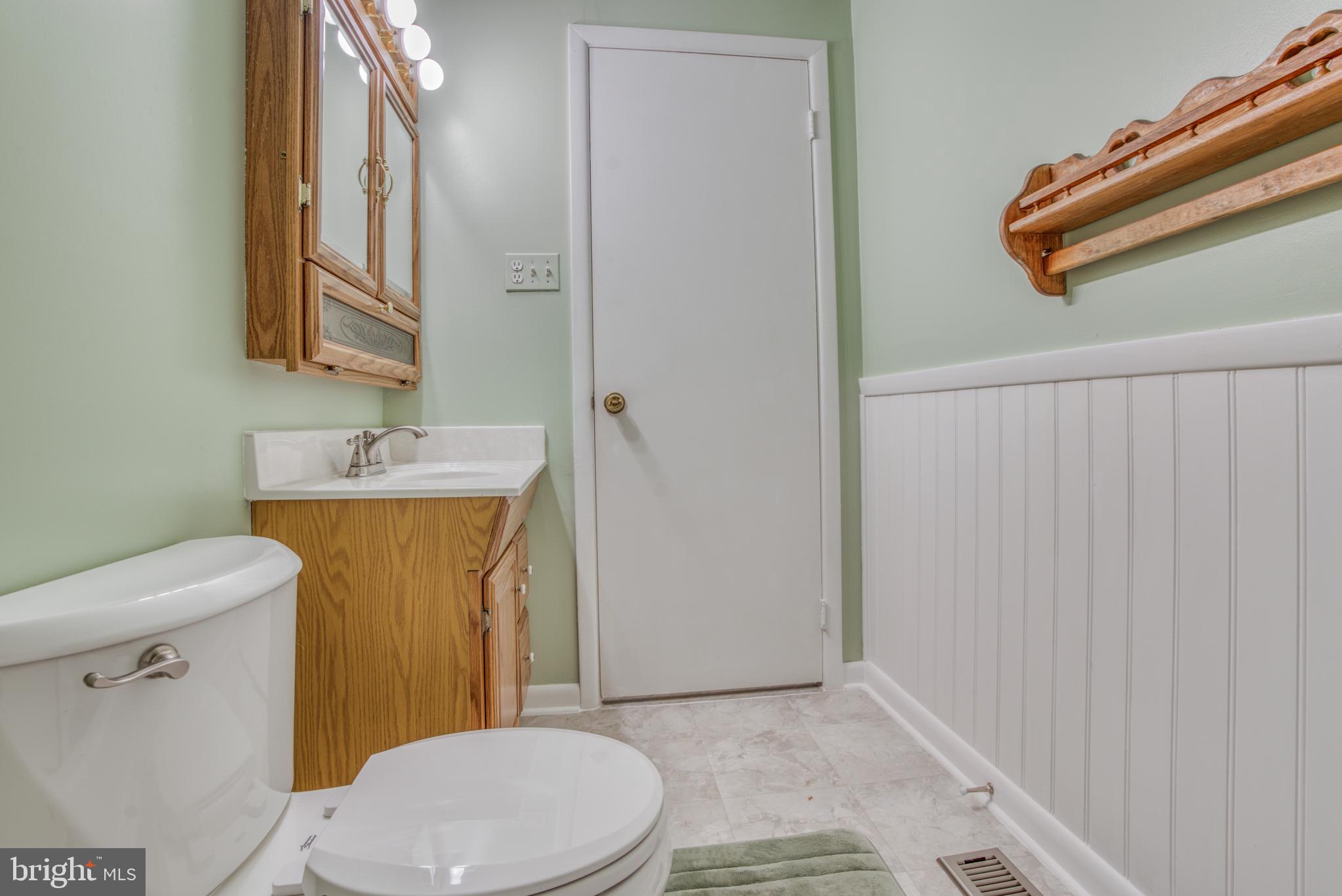 4803 Vicky Road Baltimore, MD 21236 - Photo 22 of 29 Hallway Full Bathroom