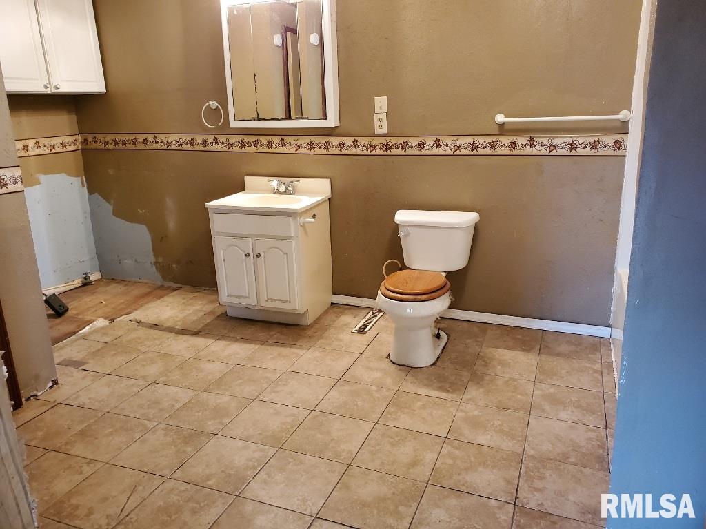 827 East Maple Street Canton, IL 61520 - Photo 13 of 33 Gallery Image 13