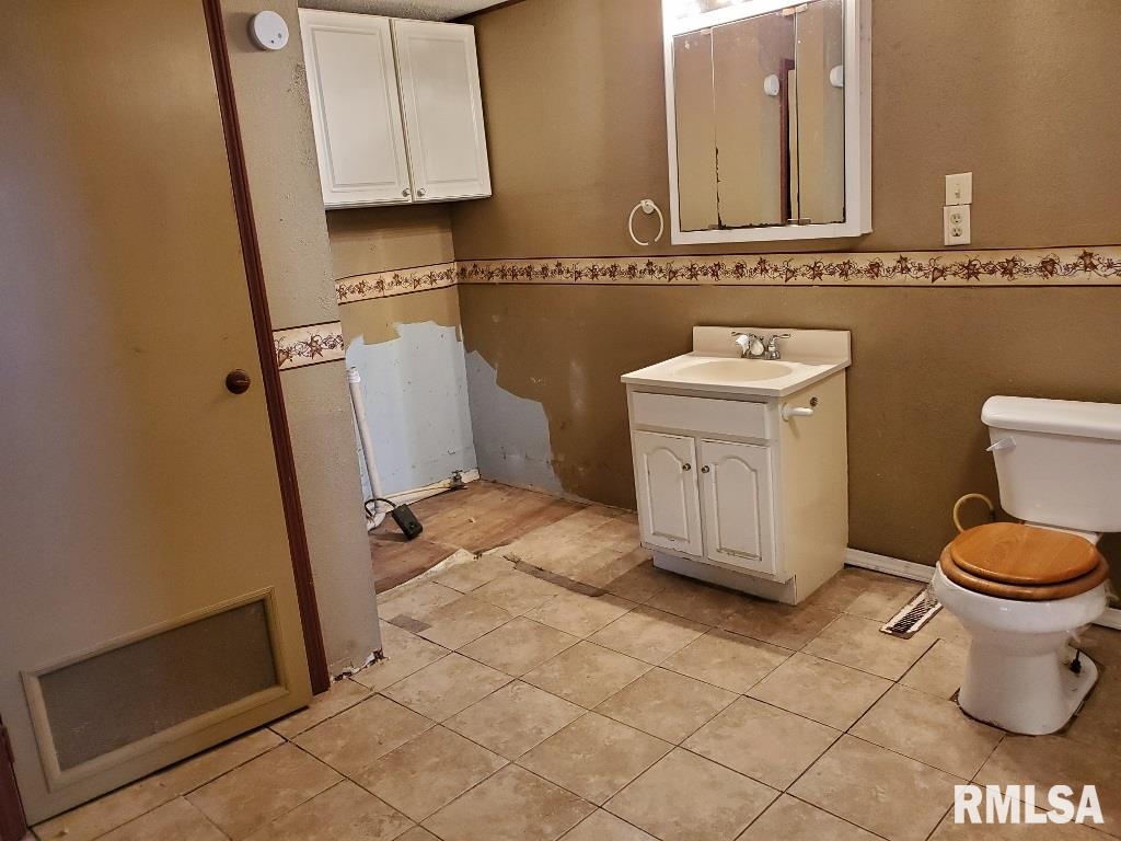 827 East Maple Street Canton, IL 61520 - Photo 14 of 33 Gallery Image 14