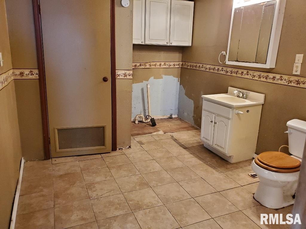 827 East Maple Street Canton, IL 61520 - Photo 17 of 33 Gallery Image 17