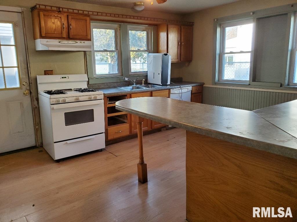 827 East Maple Street Canton, IL 61520 - Photo 18 of 33 Gallery Image 18