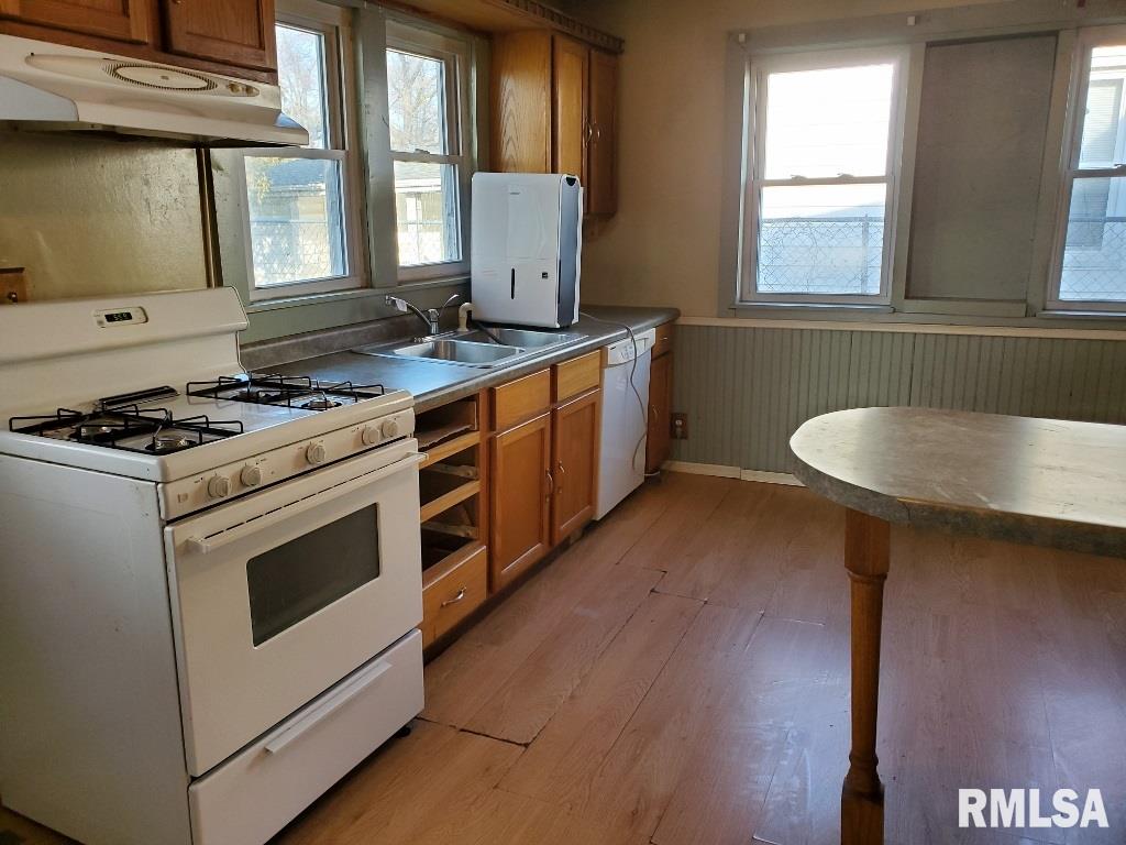 827 East Maple Street Canton, IL 61520 - Photo 19 of 33 Gallery Image 19
