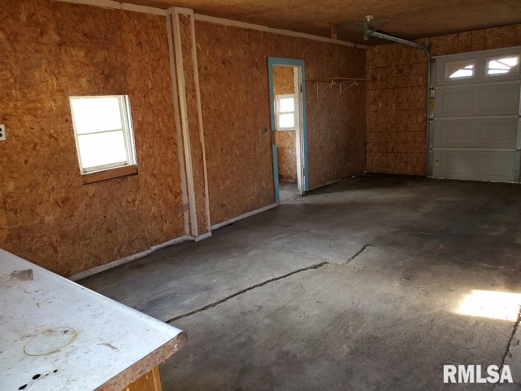 827 East Maple Street Canton, IL 61520 - Photo 28 of 33 Gallery Image 28