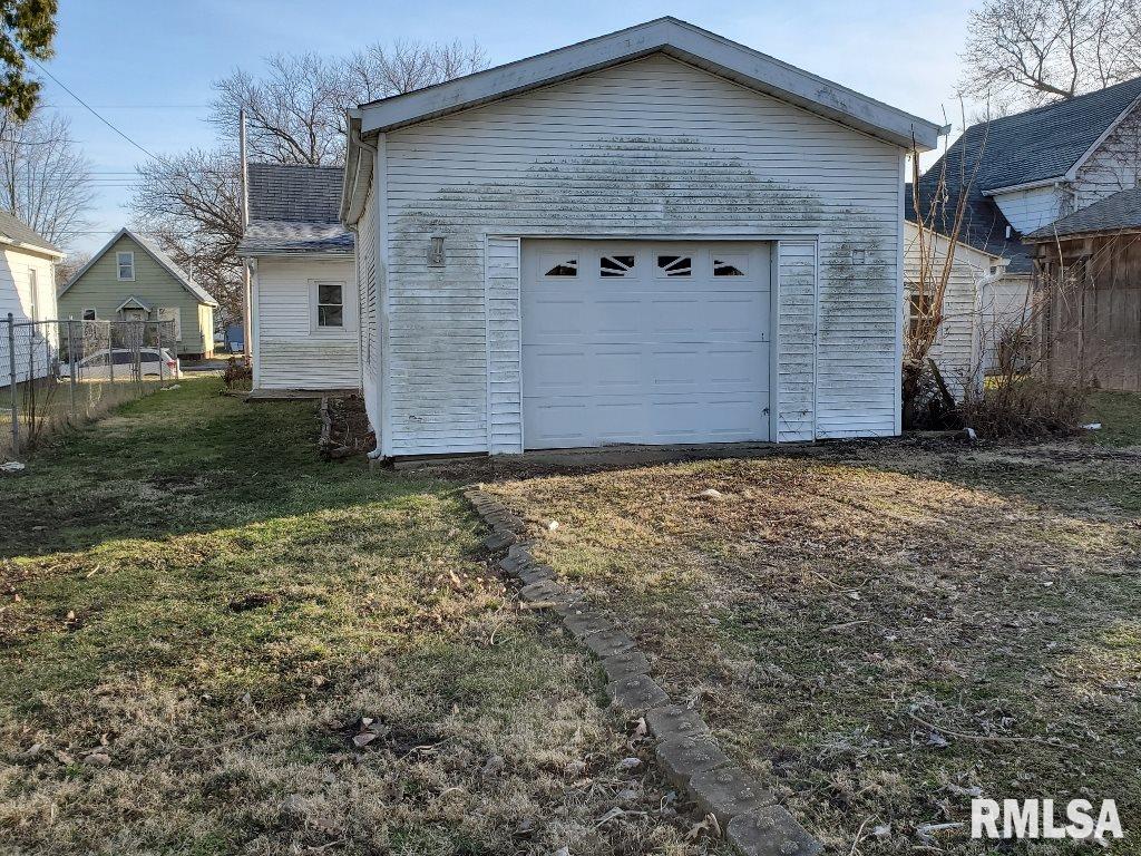 827 East Maple Street Canton, IL 61520 - Photo 30 of 33 Gallery Image 30