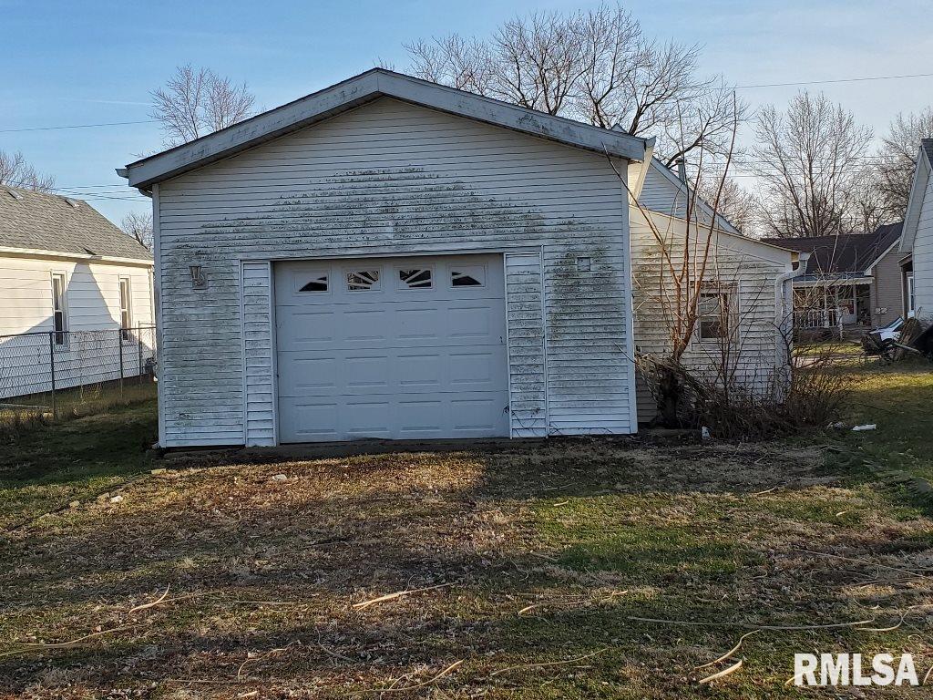 827 East Maple Street Canton, IL 61520 - Photo 31 of 33 Gallery Image 31