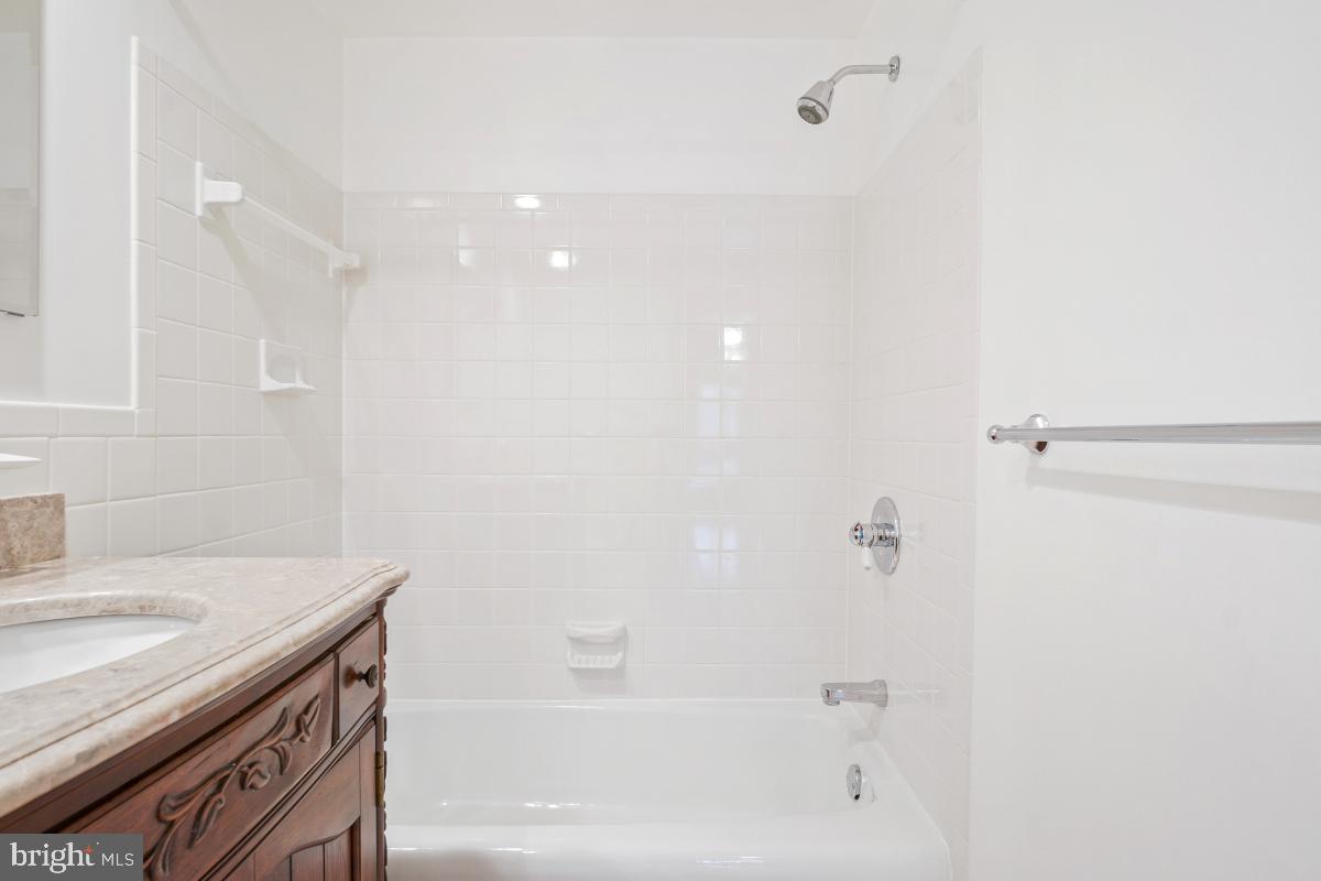 10620 Seneca Ridge Drive Gaithersburg, MD 20886 - Photo 41 of 53 Full Bath