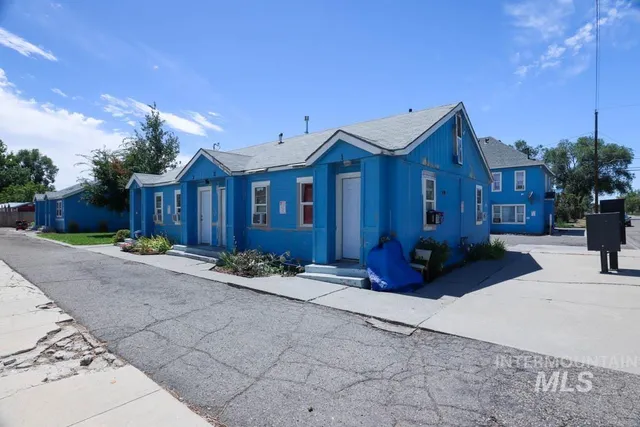 $1,250,000 | 124 Northwest 4th Avenue, Ontario, OR 97914