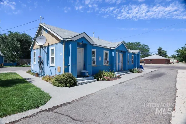 $1,250,000 | 124 Northwest 4th Avenue, Ontario, OR 97914