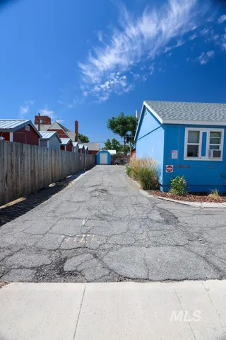 $1,250,000 | 124 Northwest 4th Avenue, Ontario, OR 97914