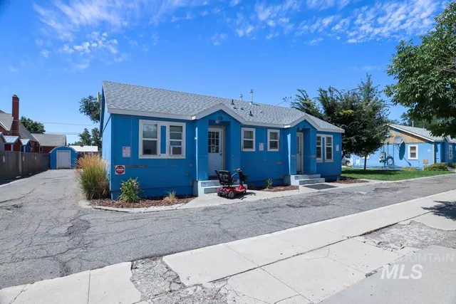 $1,250,000 | 124 Northwest 4th Avenue, Ontario, OR 97914