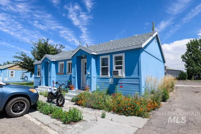 $1,250,000 | 124 Northwest 4th Avenue, Ontario, OR 97914